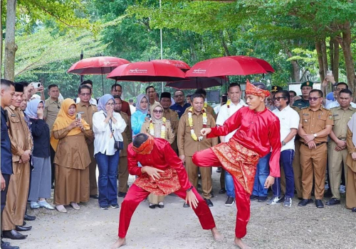Bupati Kampar Sering Menghilang dari Publik, Acara Penting Dihadiri Wakil Bupati