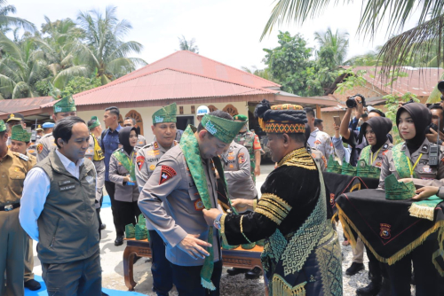 Kapolri-Titiek Soeharto Resmikan dan Groundbreaking 110 Jembatan Merah Putih Presisi di Riau Datuok Bandaro Mudo  Kampar Sematkan Tanjak