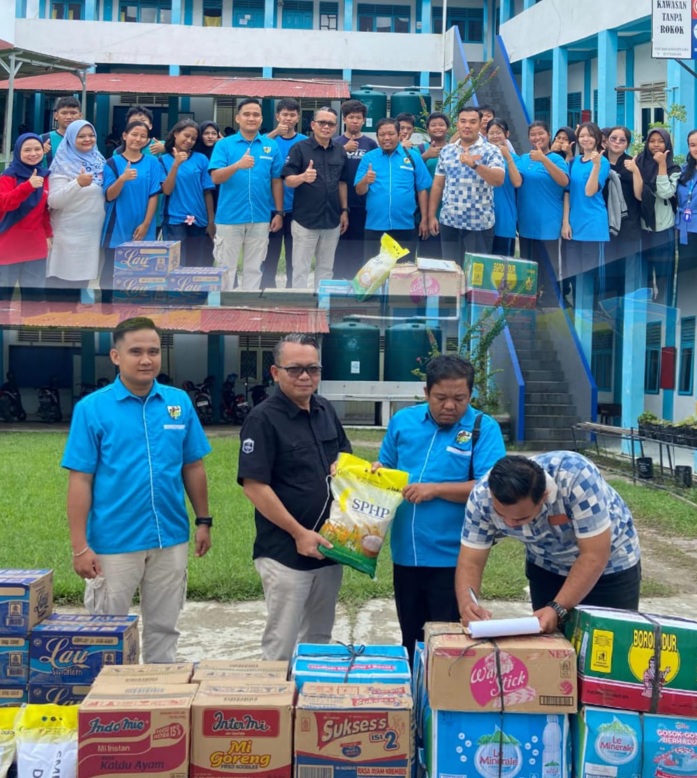 Ketika Kepedulian Menjadi Pelajaran: SMP - SMK ERNA Dumai Mengulurkan Tangan untuk Korban Bencana Sumatra