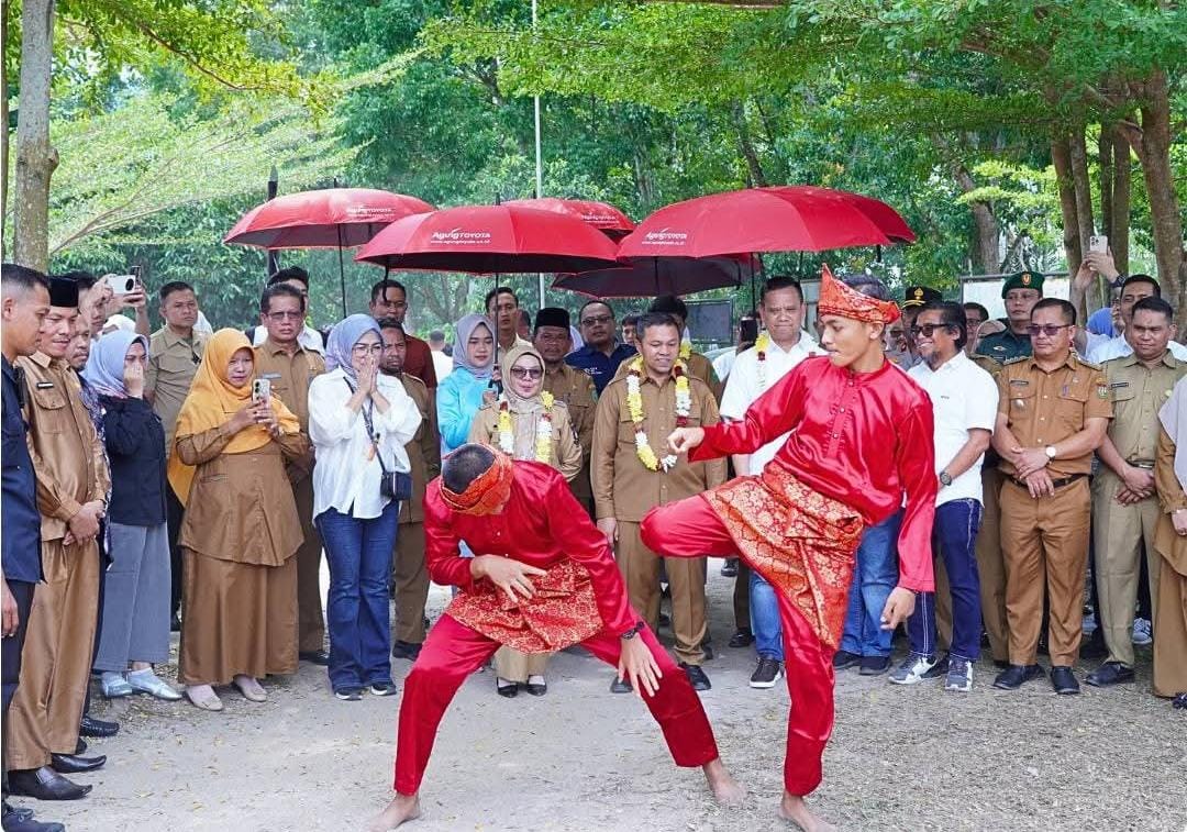 Bupati Kampar Sering Menghilang dari Publik, Acara Penting Dihadiri Wakil Bupati