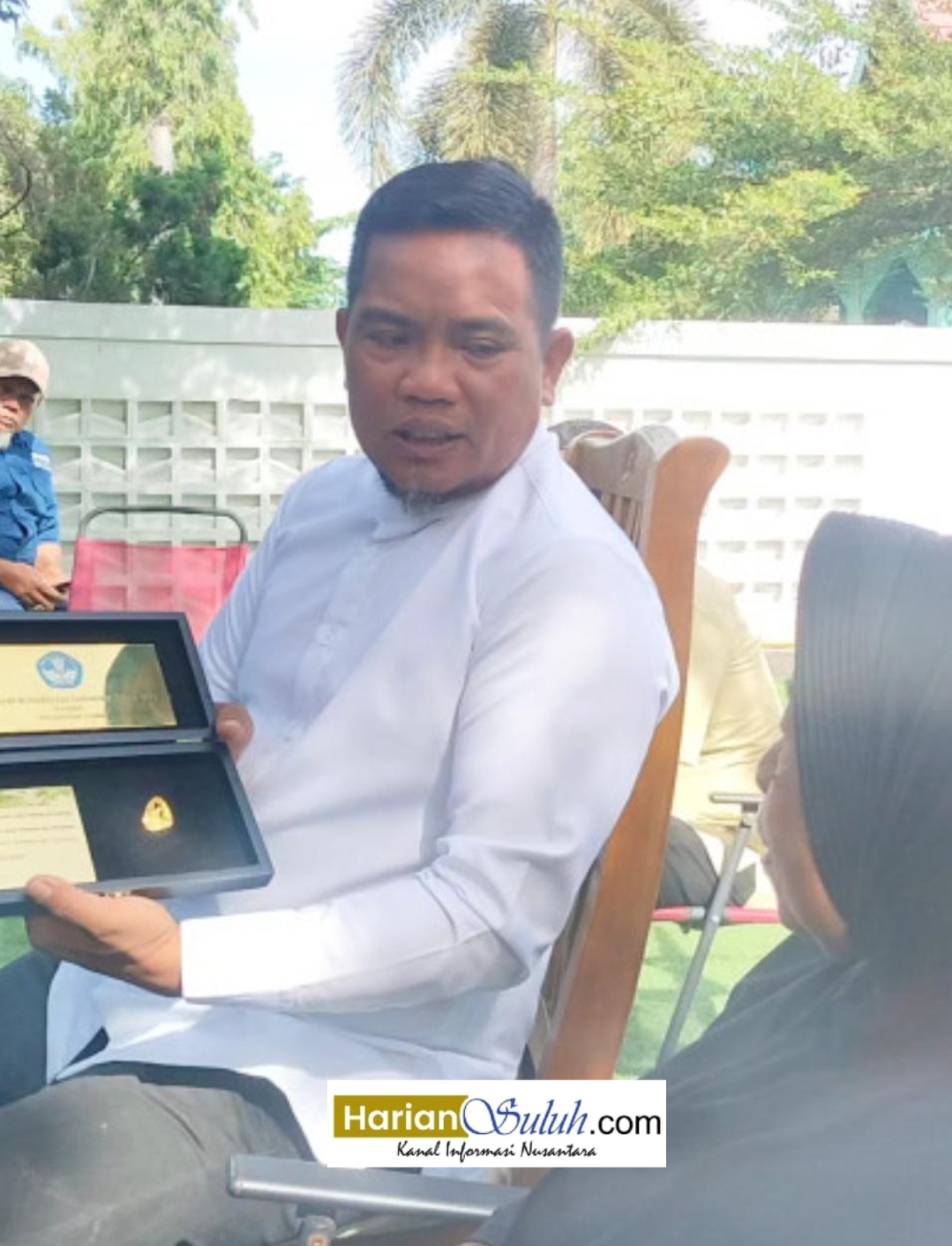 Bupati Pelalawan Sambut Kedatangan Mak Itam Usai Menerima Penghargaan Maestreo Dari Mendikbudristek RI